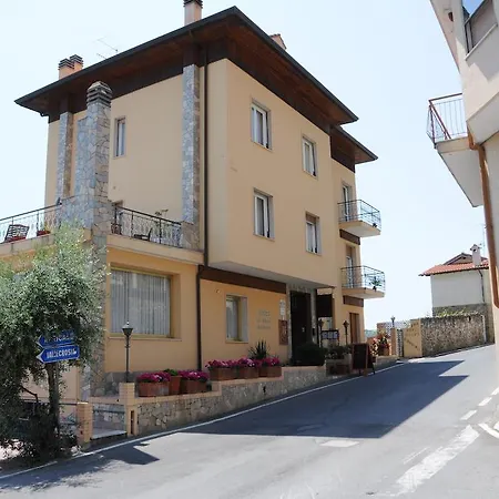 Hotel La Riana 3*