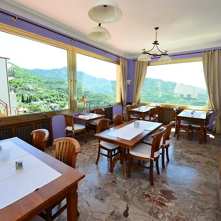 Hotel La Riana 3*