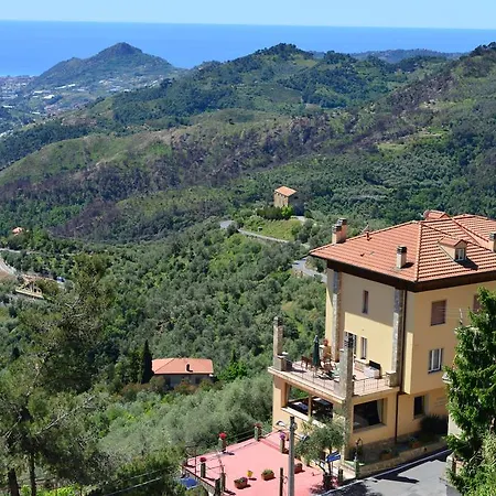 Hotel La Riana 3*