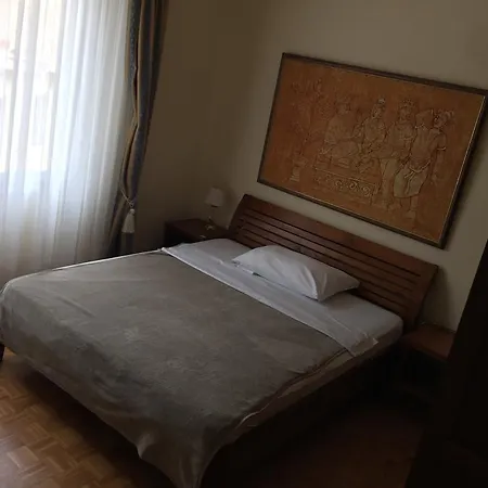 Hotel La Riana 3*